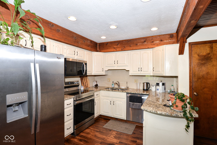Listing Image 11