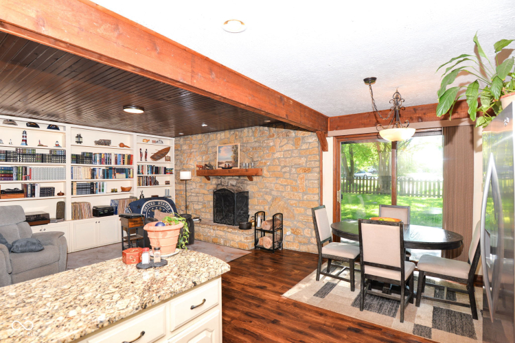 Listing Image 12
