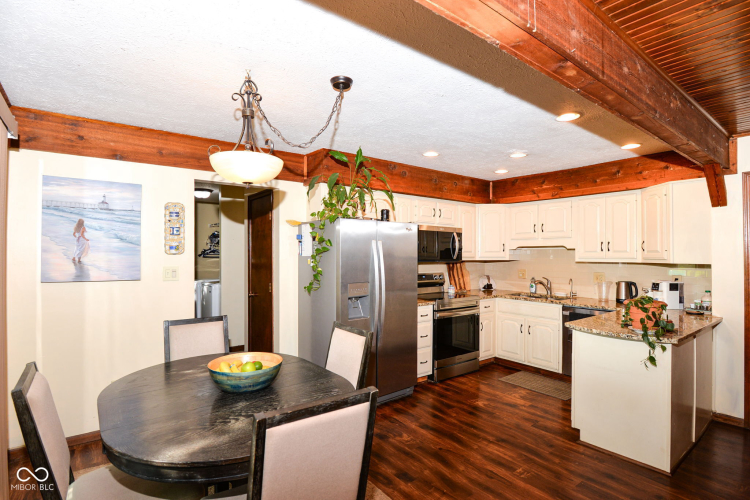 Listing Image 10