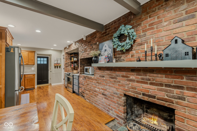 Listing Image 16