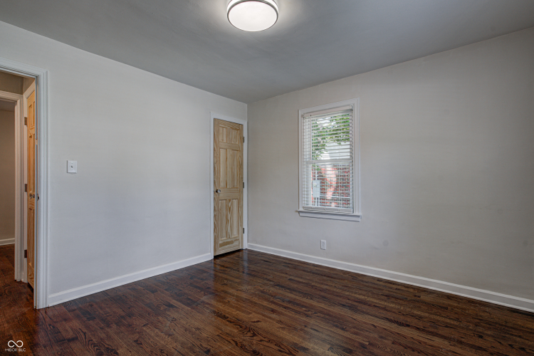 Listing Image 17