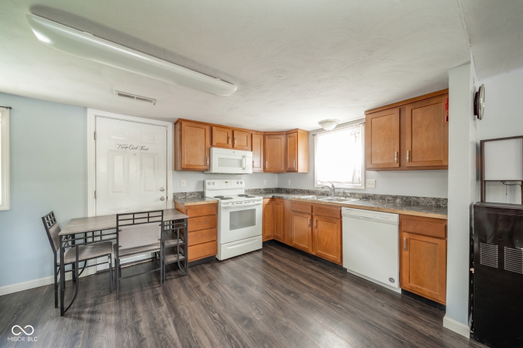 Listing Image 18