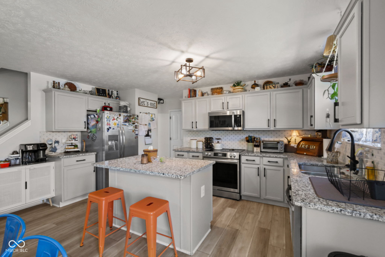 Listing Image 7
