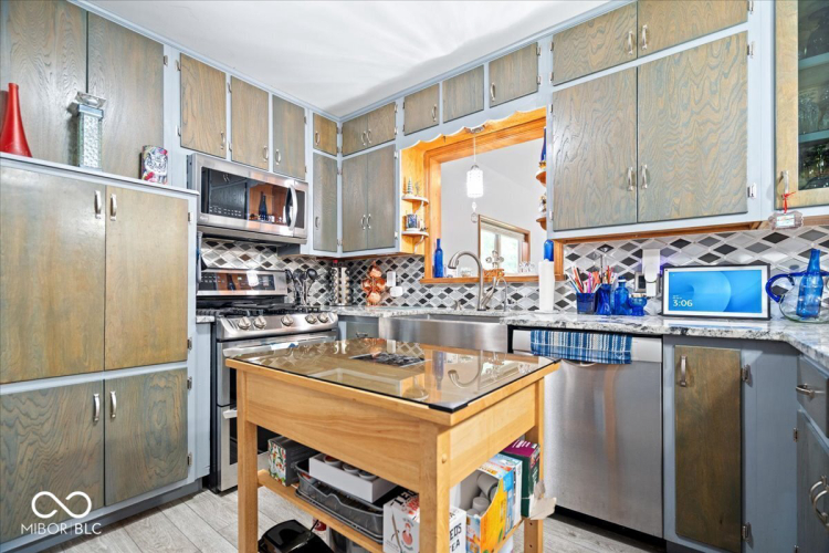 Listing Image 11
