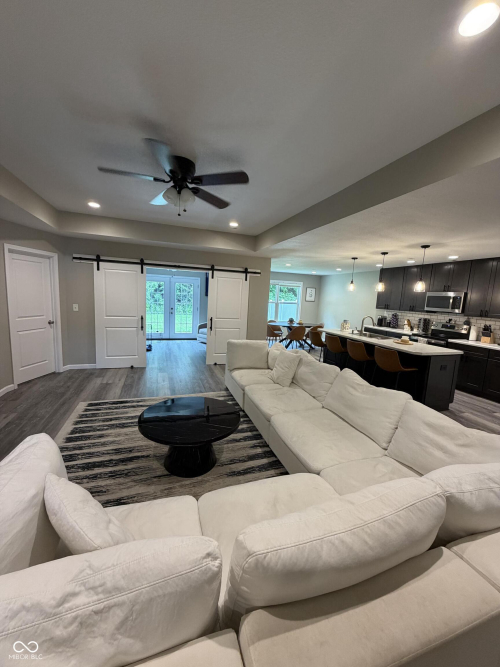Listing Image 6