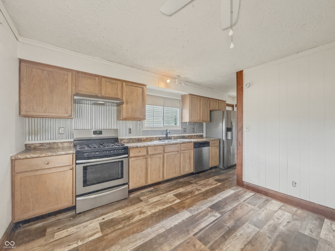 Listing Image 17