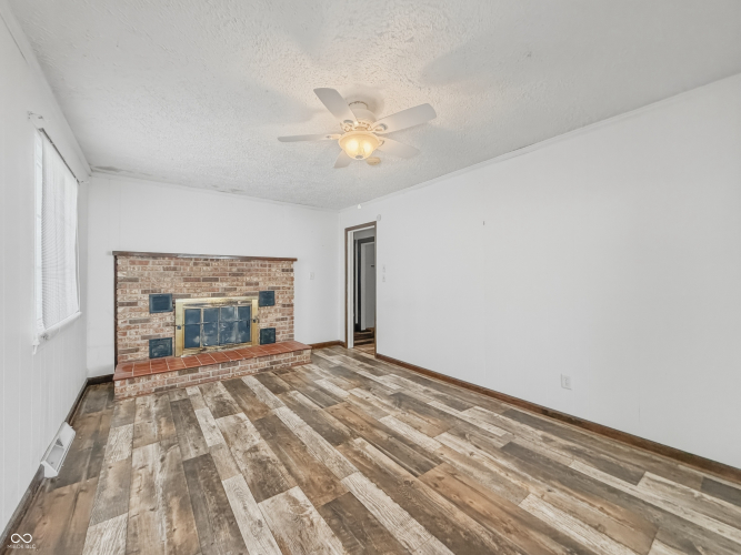 Listing Image 24