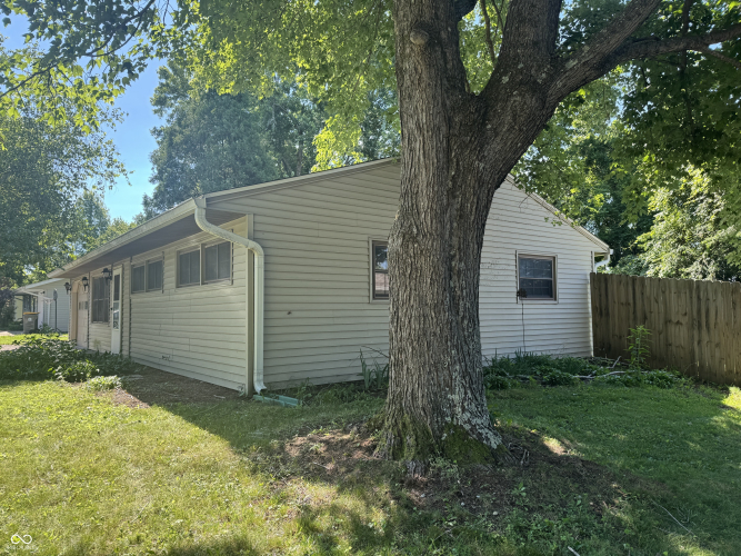 Listing Image 4