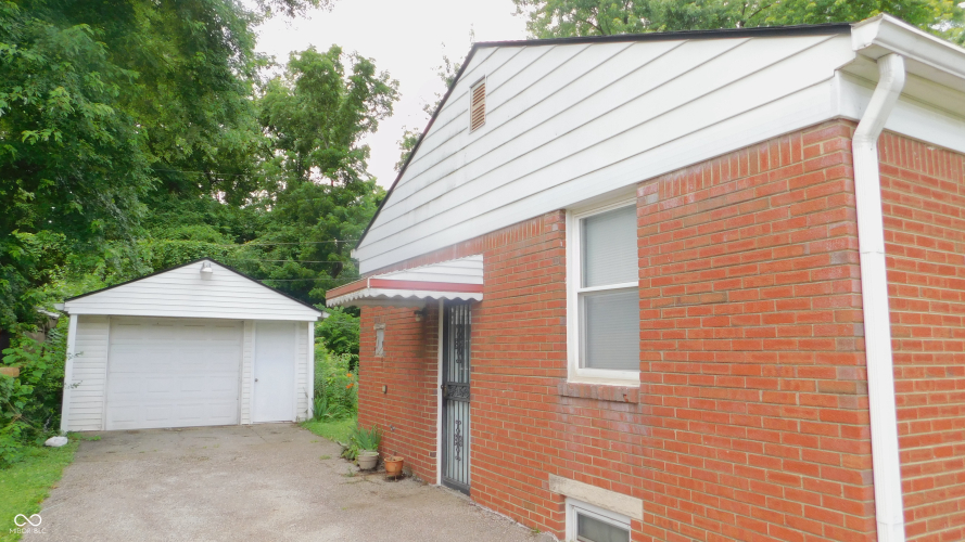 Listing Image 17