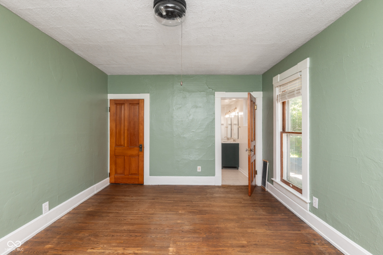 Listing Image 28