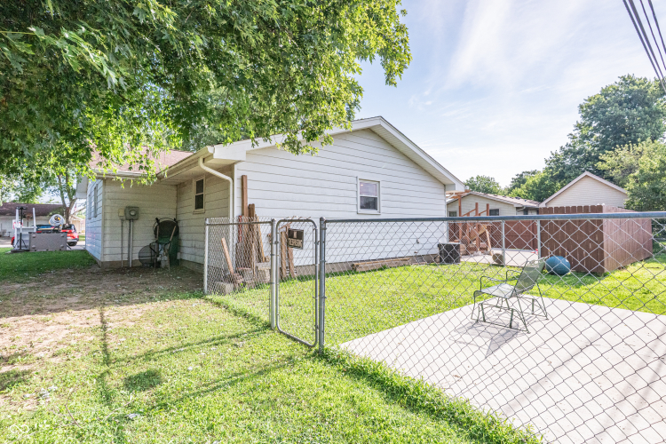 Listing Image 4