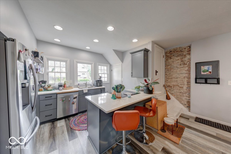 Listing Image 16