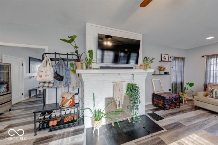 Listing Image 9