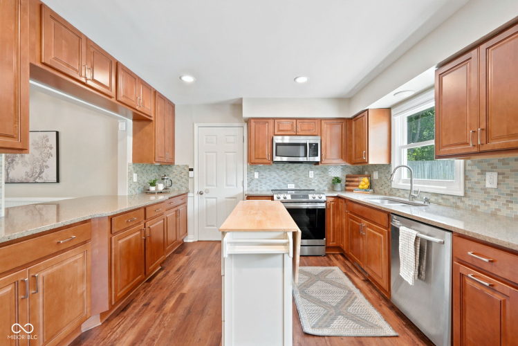 Listing Image 4