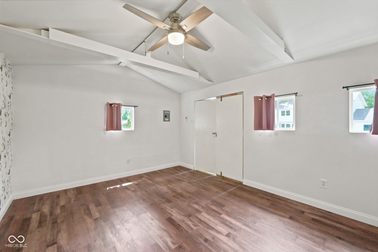Listing Image 45