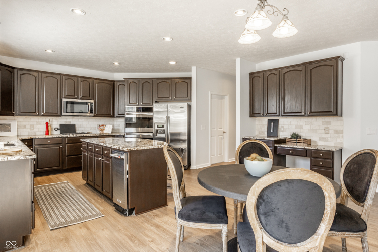 Listing Image 19