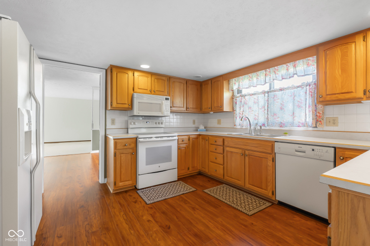 Listing Image 16