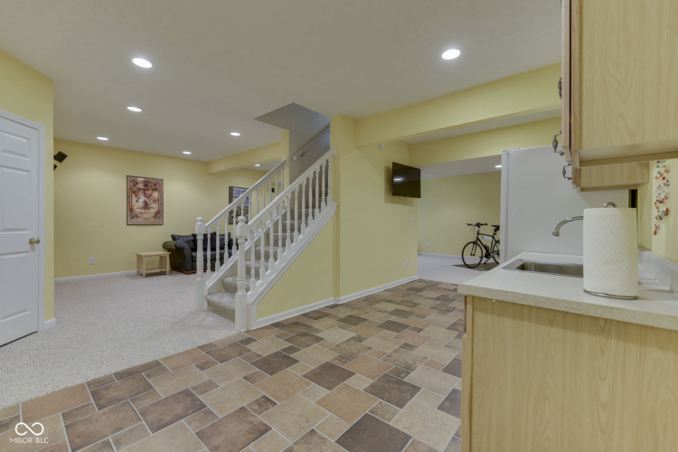 Listing Image 64