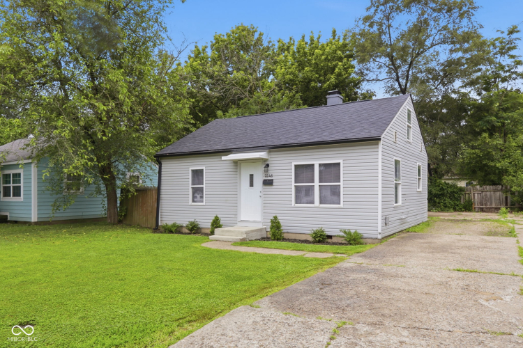 Listing Image 4
