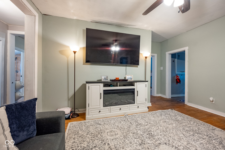Listing Image 8