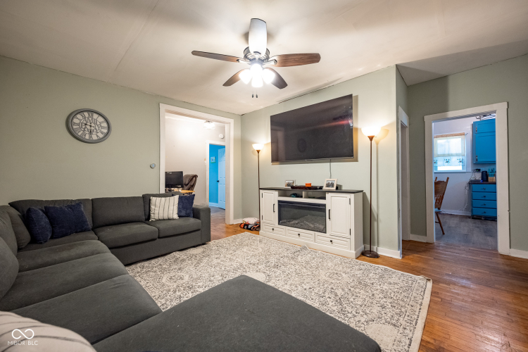 Listing Image 9