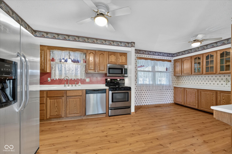 Listing Image 8
