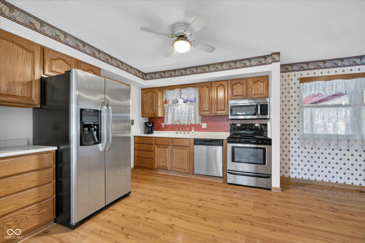 Listing Image 9