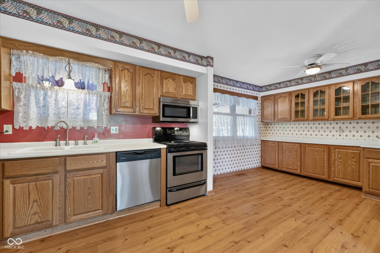 Listing Image 10
