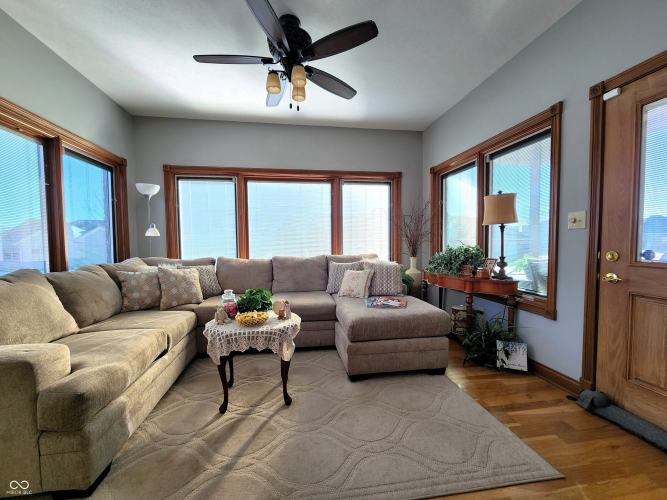 Listing Image 18