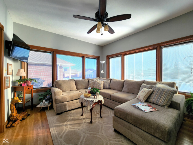Listing Image 19
