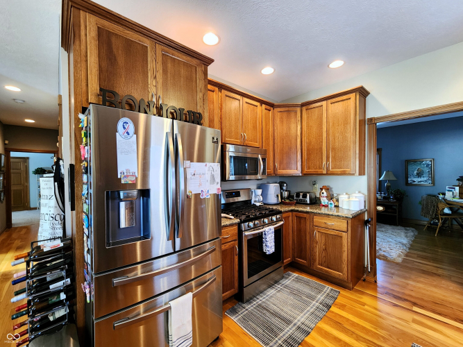 Listing Image 4