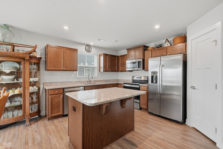 Listing Image 6