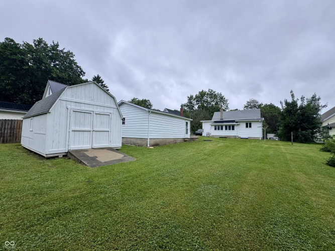 Listing Image 4