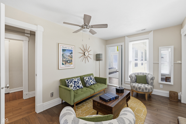 Listing Image 12