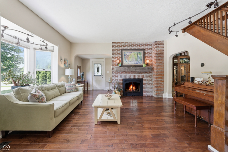 Listing Image 13