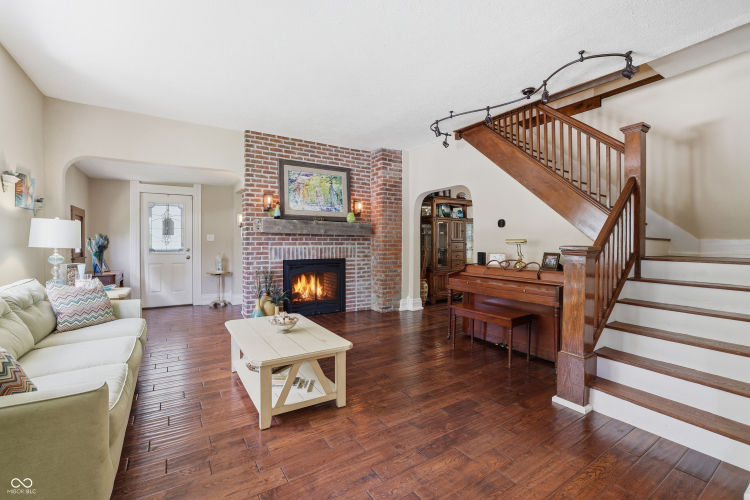 Listing Image 16
