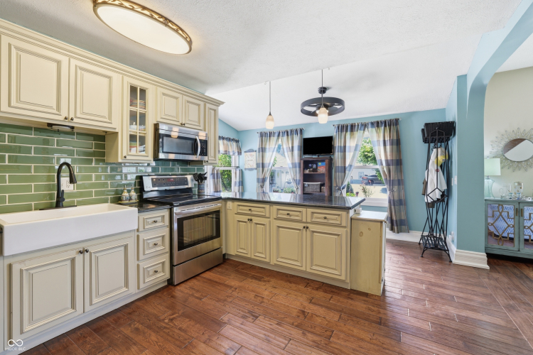 Listing Image 19