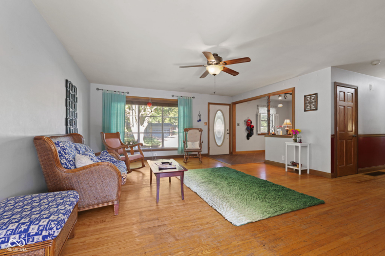 Listing Image 5