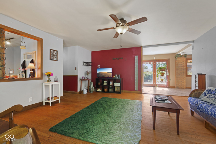 Listing Image 6