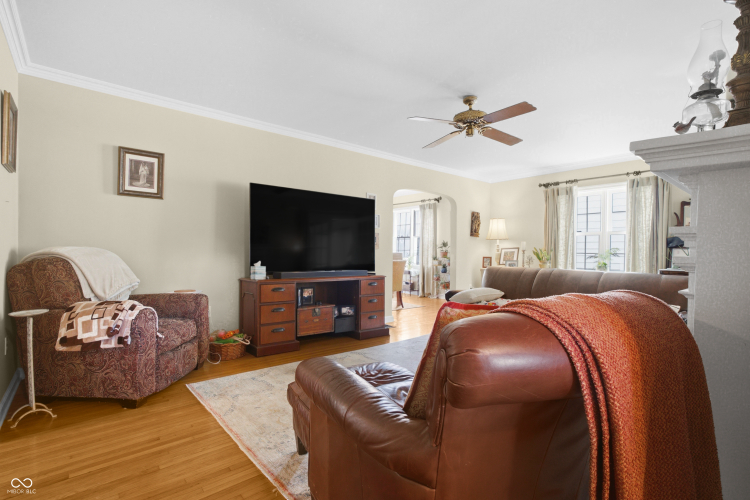 Listing Image 12
