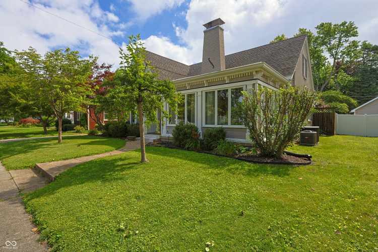 Listing Image 4