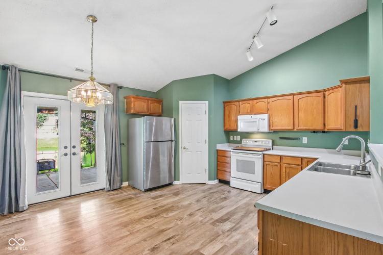 Listing Image 14