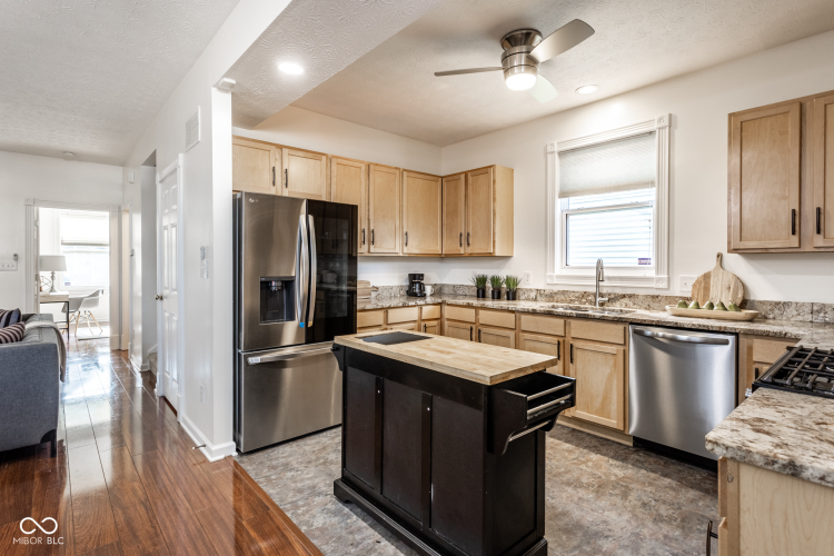 Listing Image 12