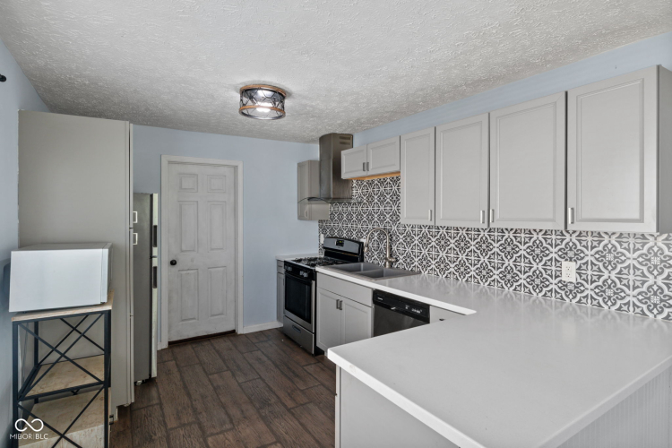 Listing Image 13