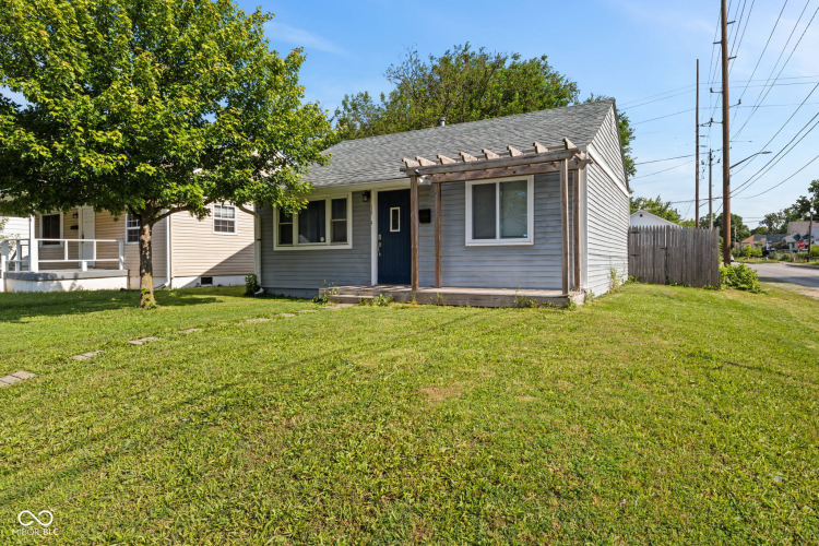 Listing Image 4