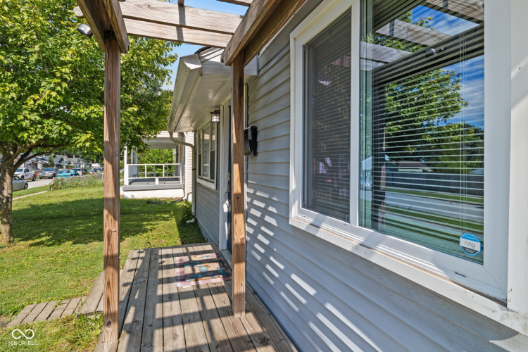 Listing Image 6