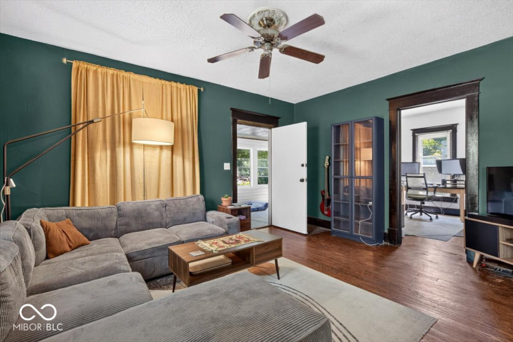 Listing Image 7