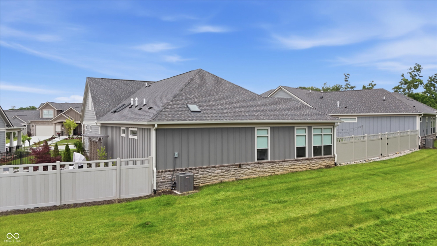 Listing Image 84
