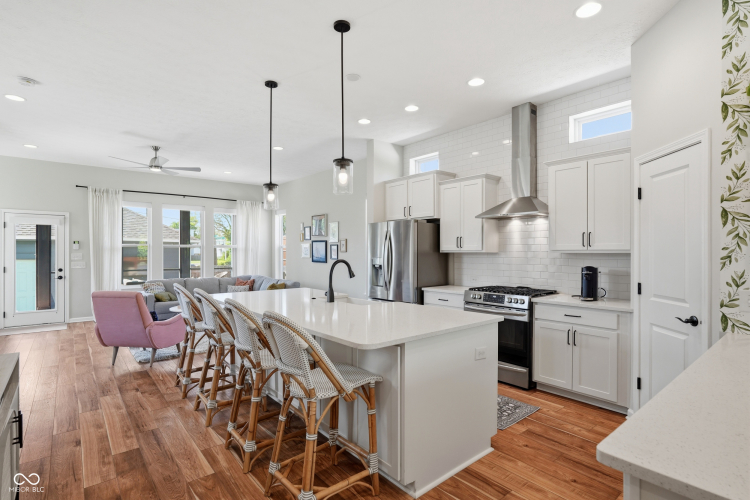 Listing Image 10