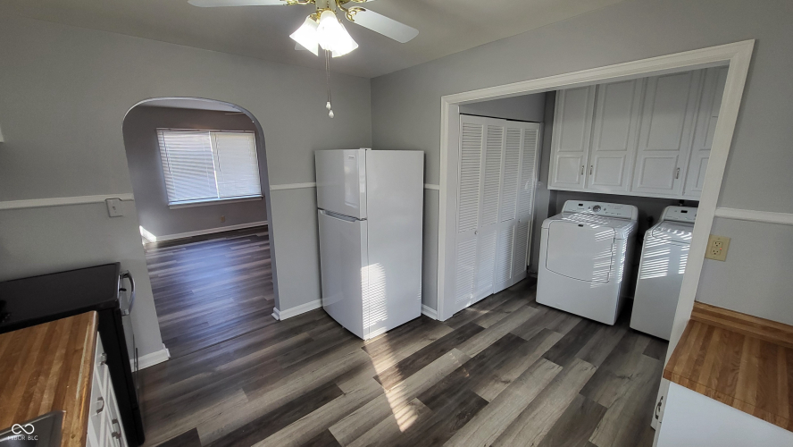 Listing Image 6